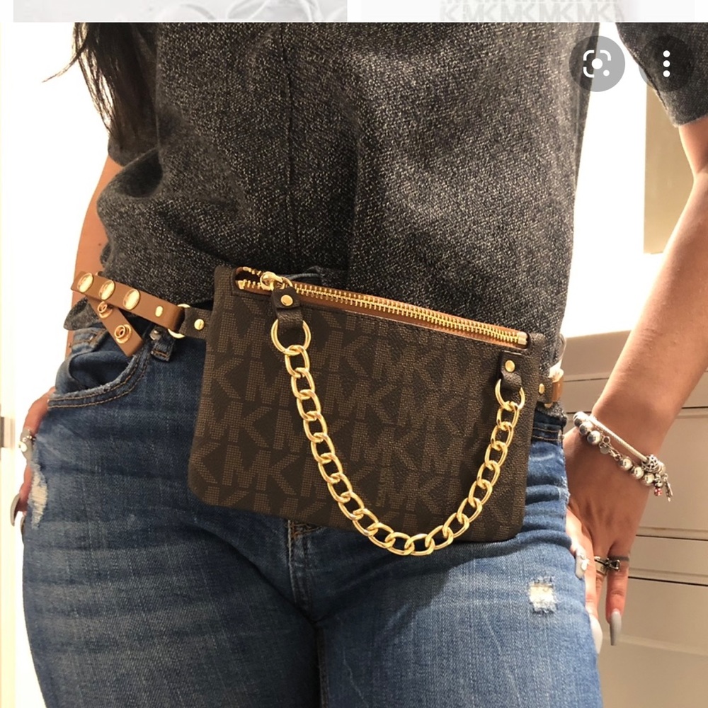 Micheal Kors pull chain bag